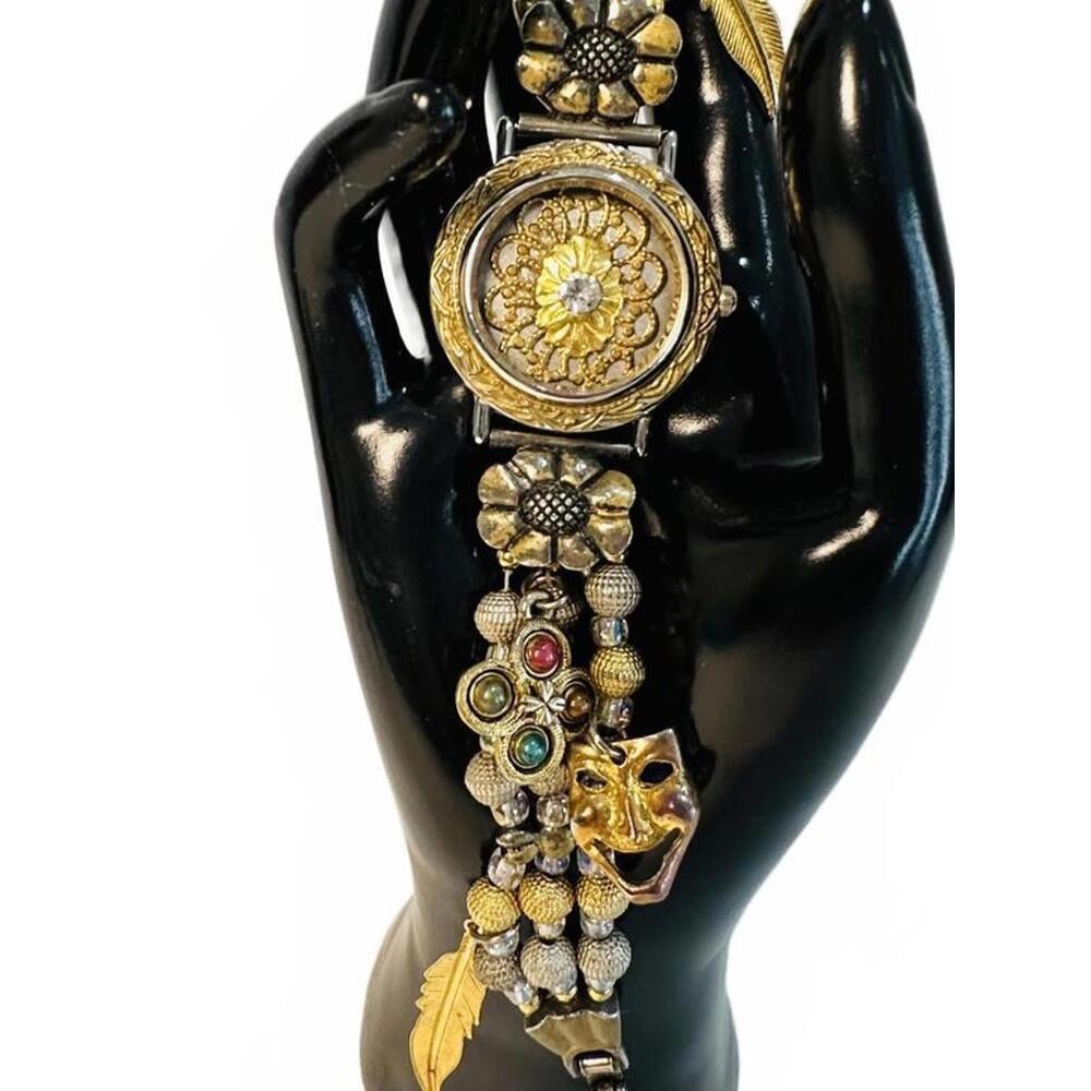 VTG Unique Handmade Multicolor Beaded Bracelet w Gold-Tone Charms